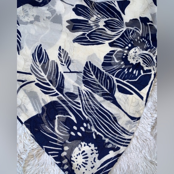 Altar’d State - Navy Blue / White Kimono - Picture 5 of 9